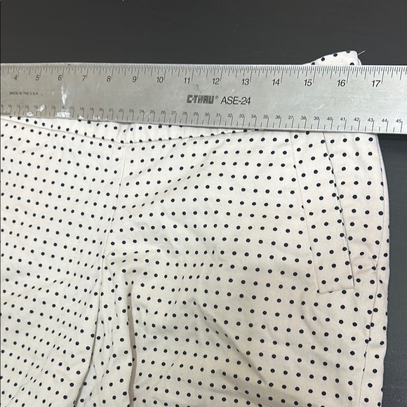 J. Crew Factory Black and White Shorts with Tailored Fit. Size 8 - Picture 4 of 5